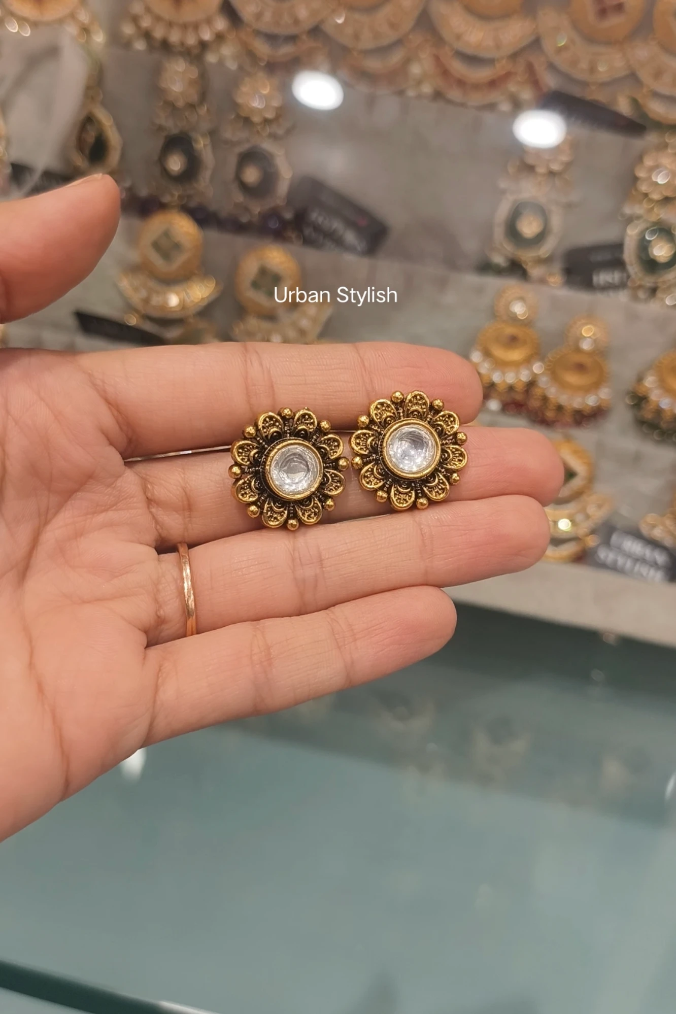 ALLAMANDA ANTIQUE GOLD LOOK EARRINGS (10A)