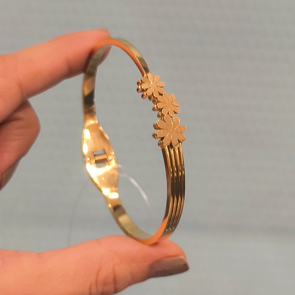 GOLDEN FLOWER BRACELET