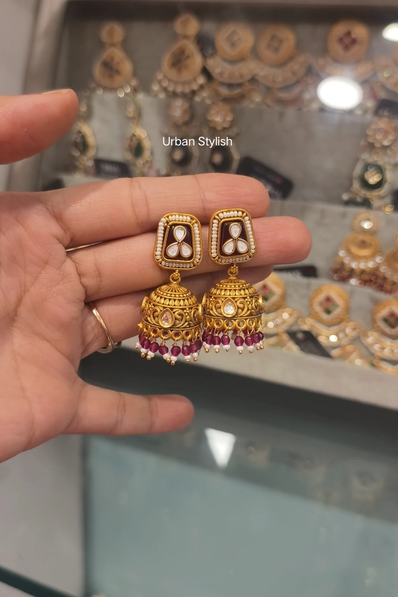 ALLIA ANTIQUE GOLD LOOK JHUMKI (9A)