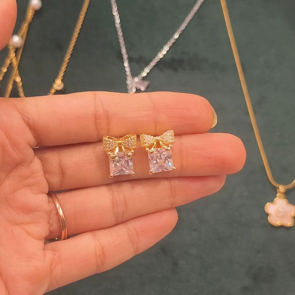 AD BOW EARRINGS