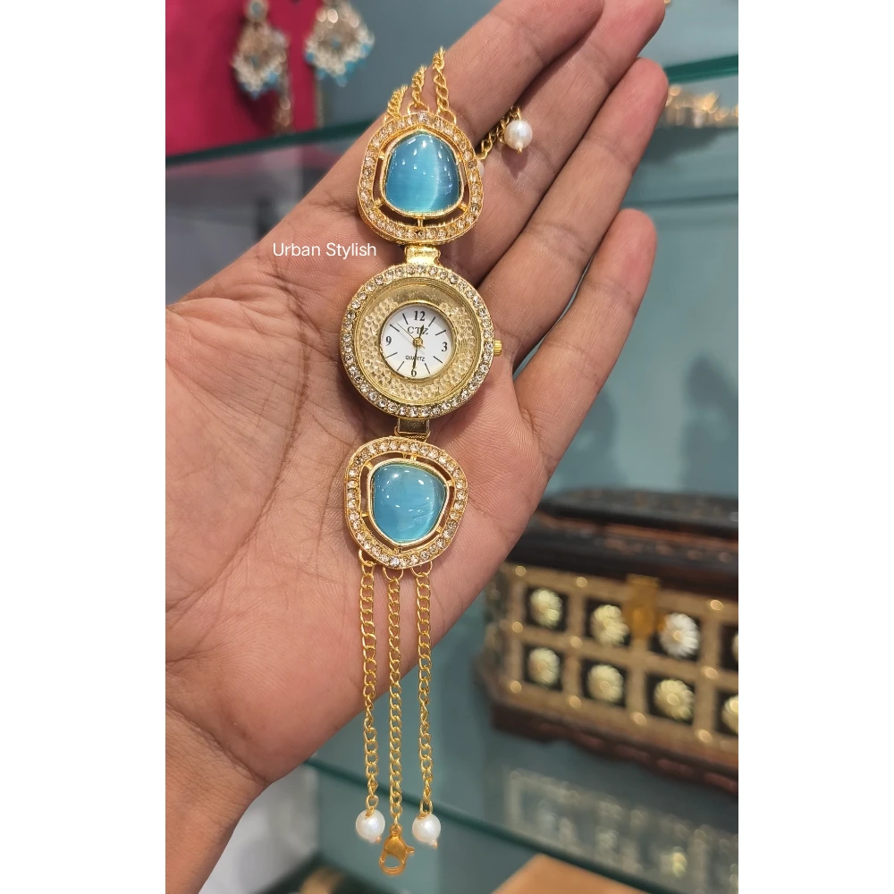 AYESHA KASHMIRI WATCH