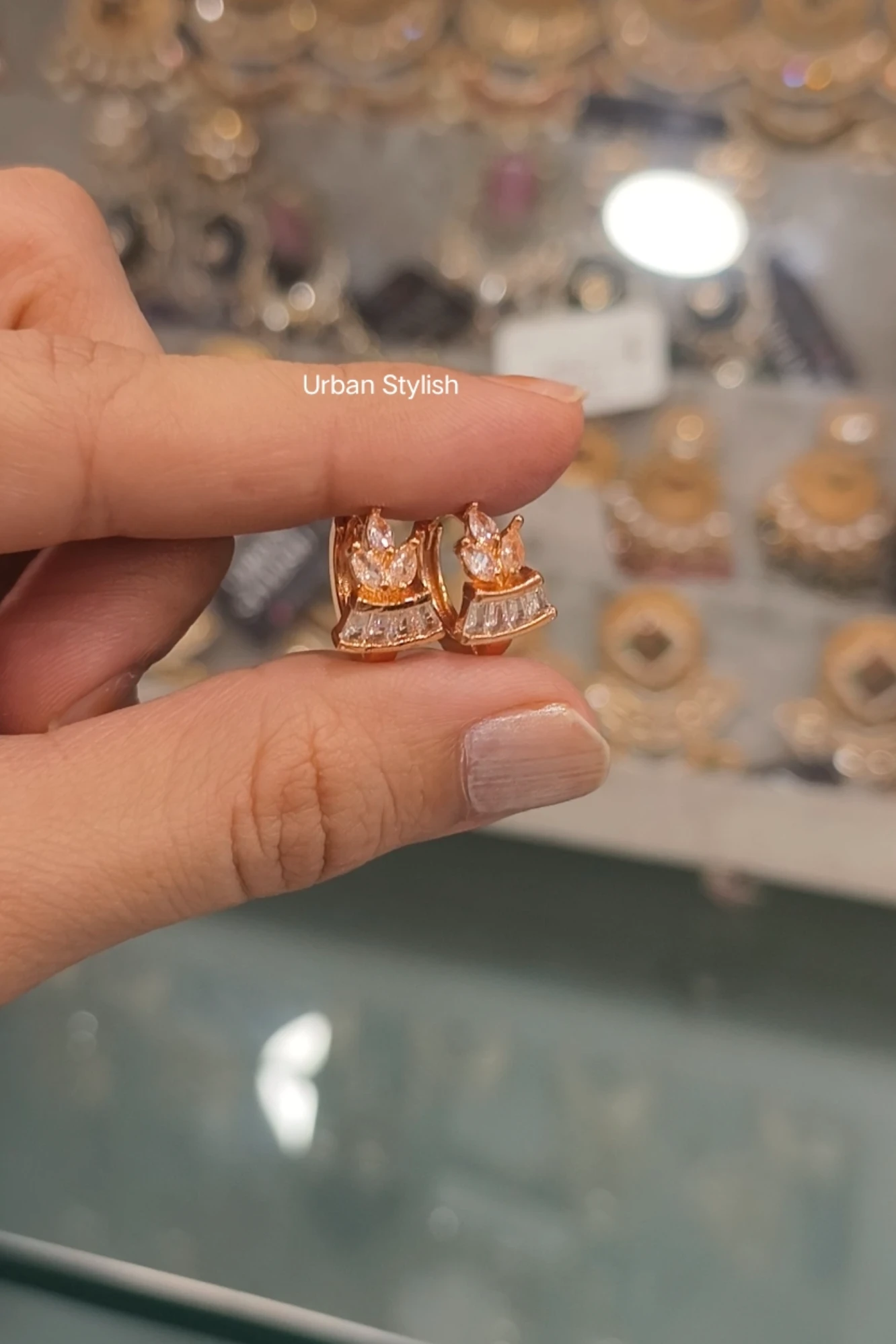 ZUNAIRA DAILY WEAR HOOP EARRINGS