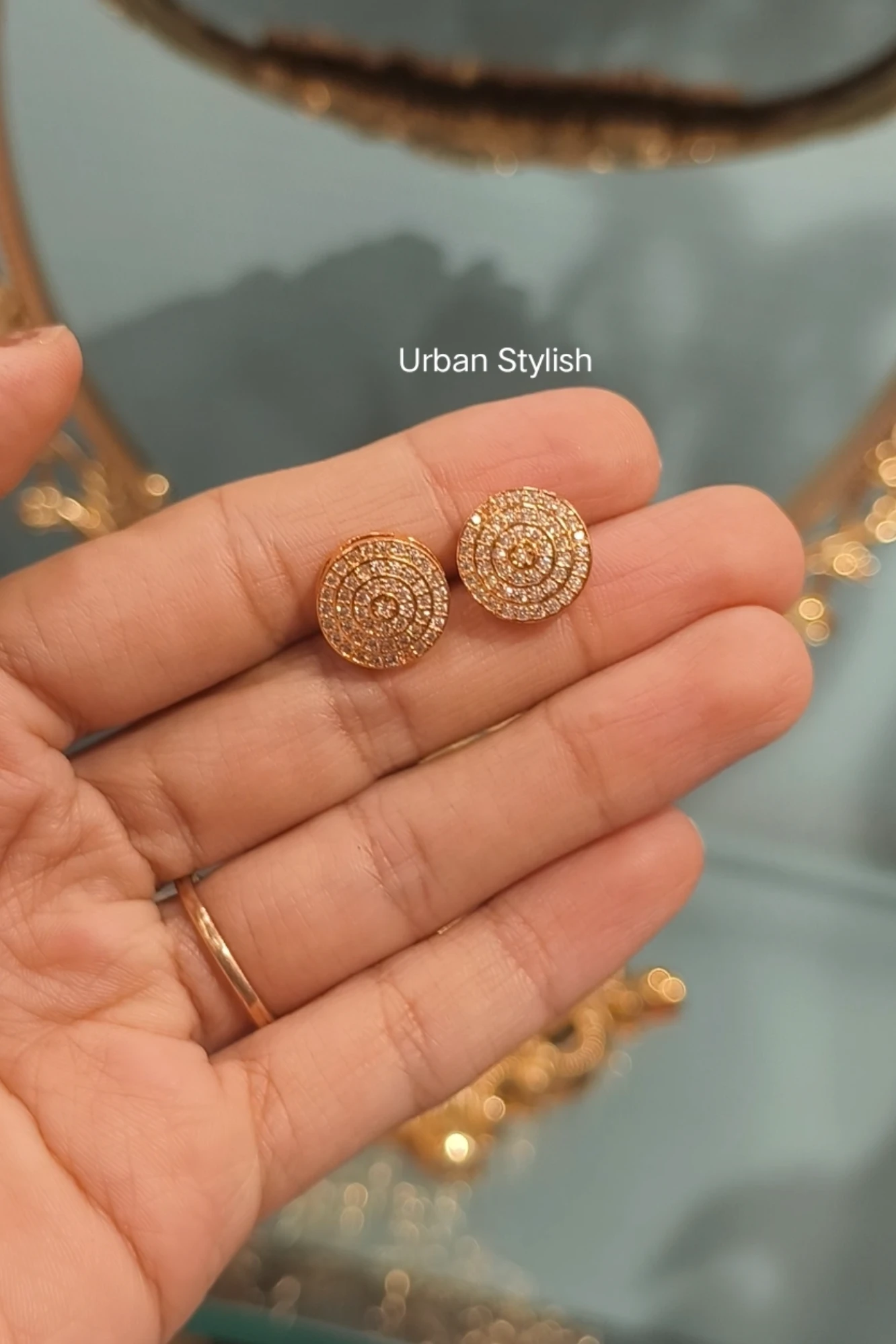 FLORAL QUEEN STUDS (6A)