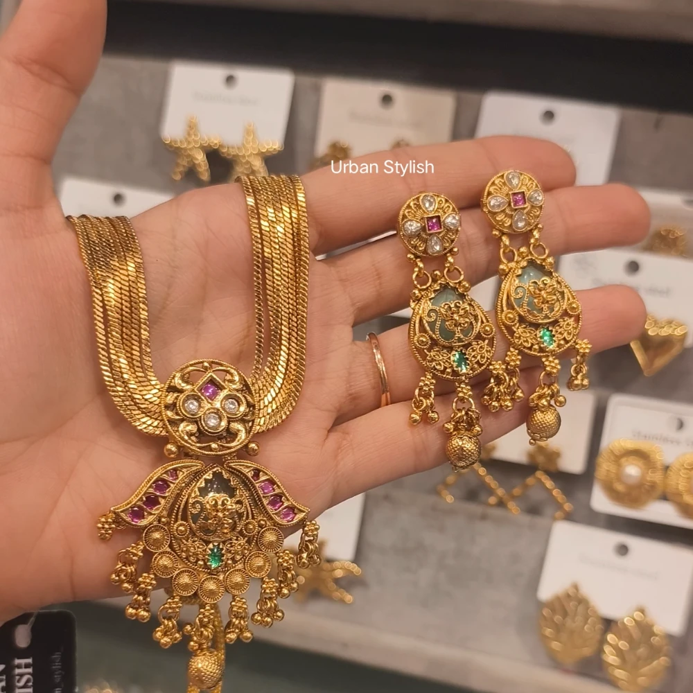 SUNEHRI VIRASAT RAJWADA NECKLACE WITH EARRINGS