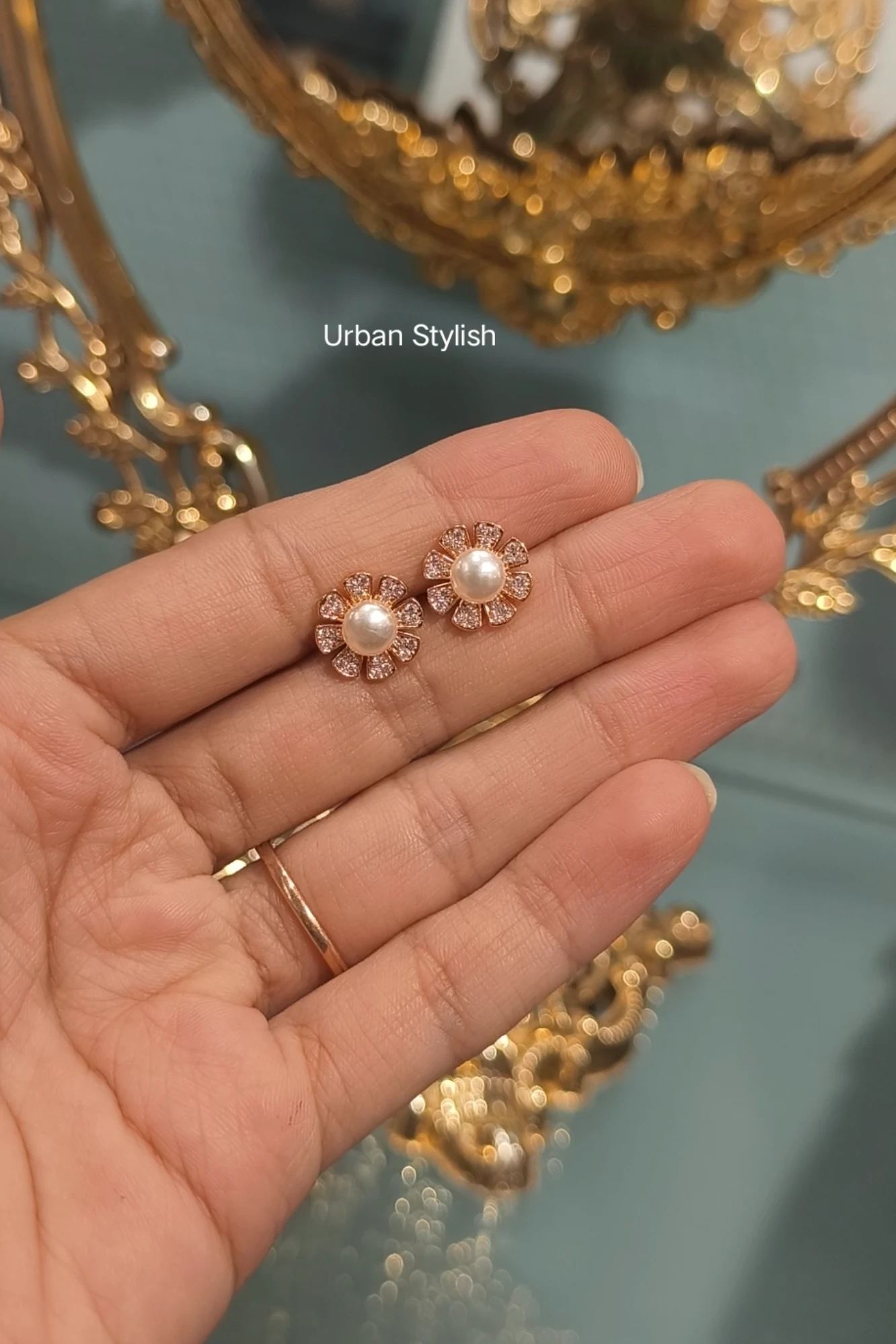 PEARL FLOWER STUDS (A6)