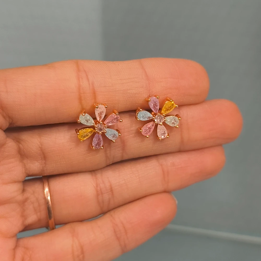 SOFIA MULTI STUDS