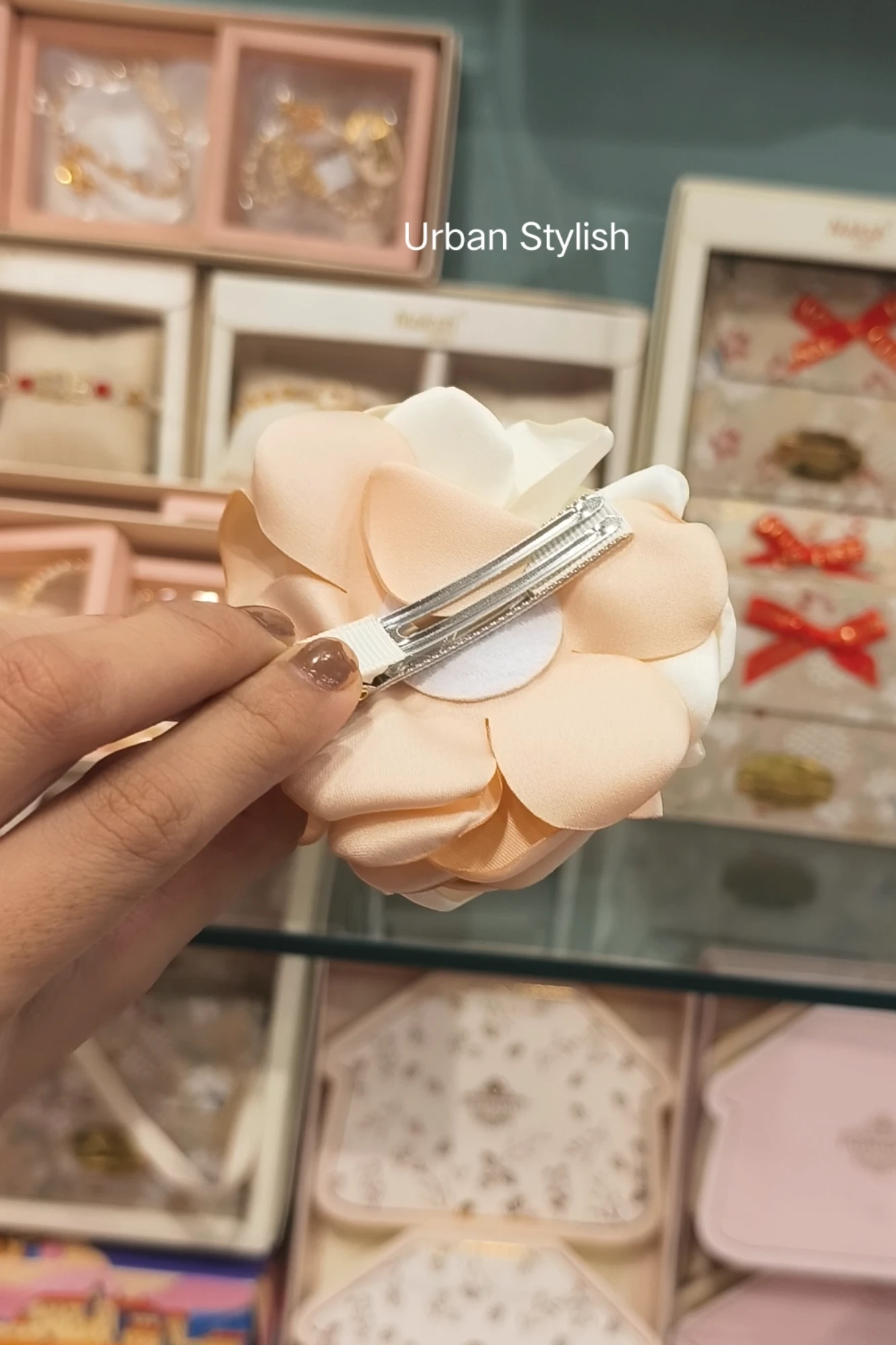 ROSE THREE LIGHT COLOUR HAIR BOW (A18)