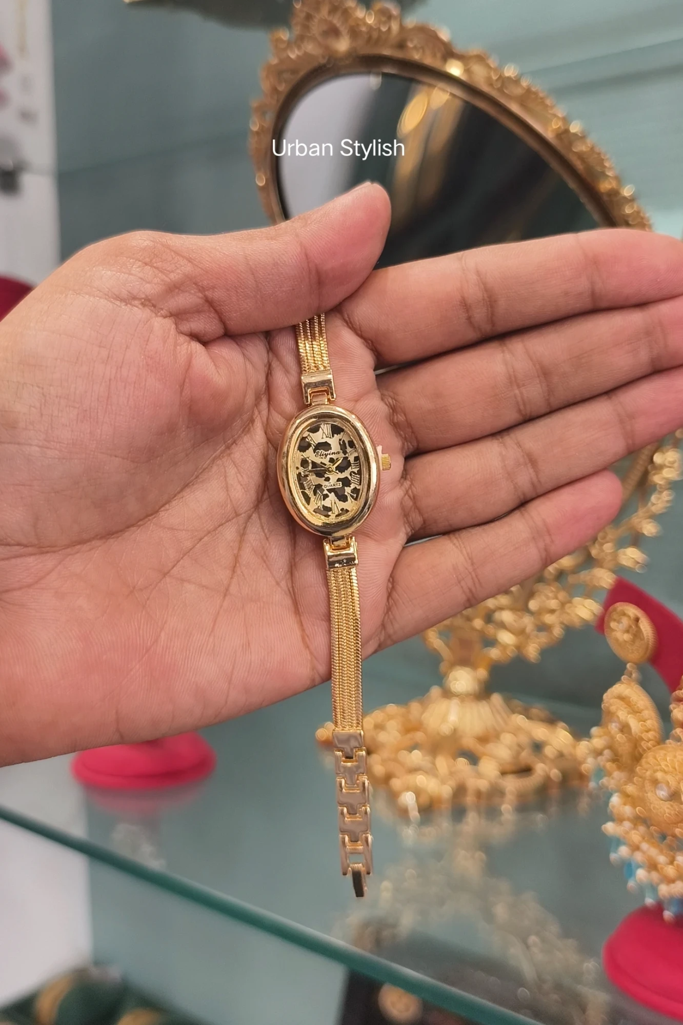 ZOYA GOLDEN FANCY WATCH (A16)