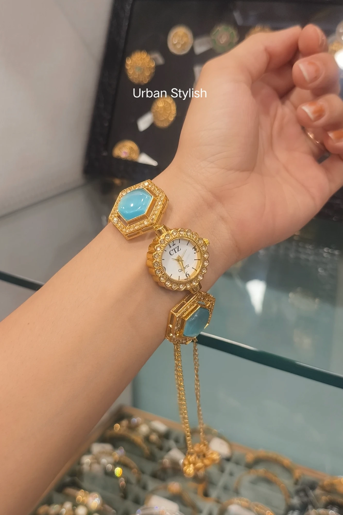 SAMINA KASHMIRI WATCH