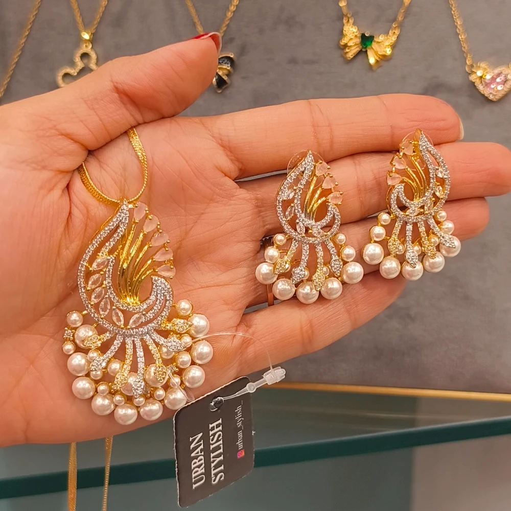 ZINAT GOLDEN AD PENDANT WITH EARRINGS