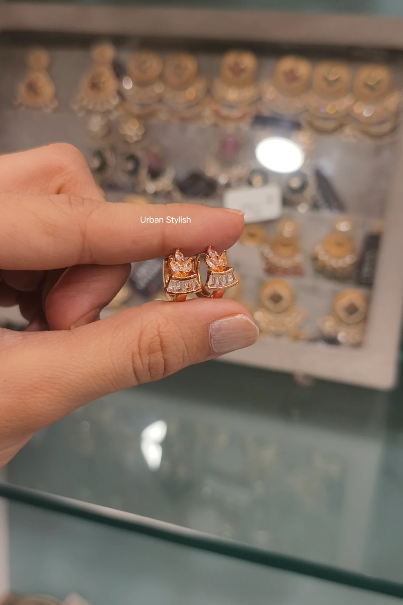 ZUNAIRA DAILY WEAR HOOP EARRINGS