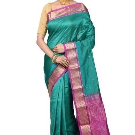 Traditional Kanchipuram Pure Silk Saree in Rama Green with Magenta Contrast 