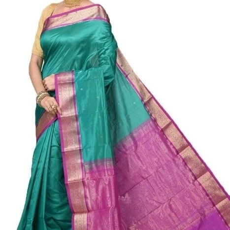 Traditional Kanchipuram Pure Silk Saree in Rama Green with Magenta Contrast 