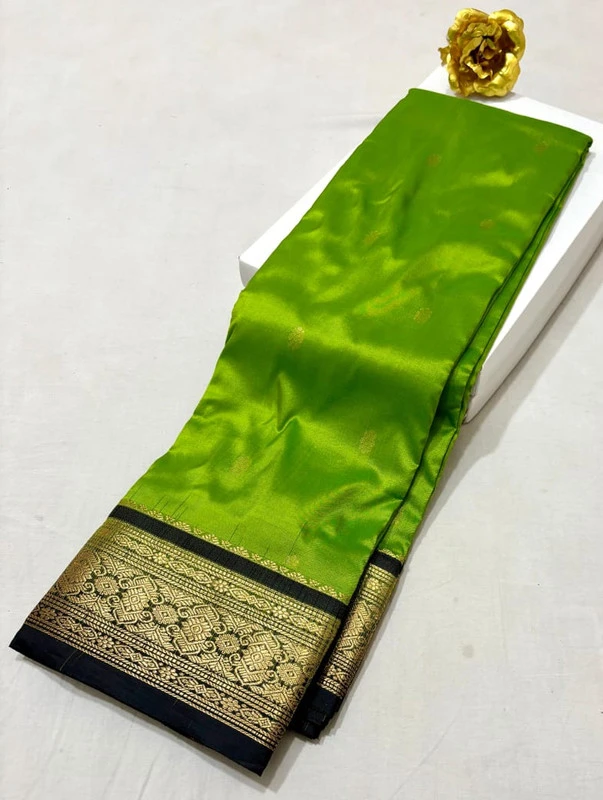 Kanchipuram silk saree green black border gold zari pure silk Indian wedding pattu