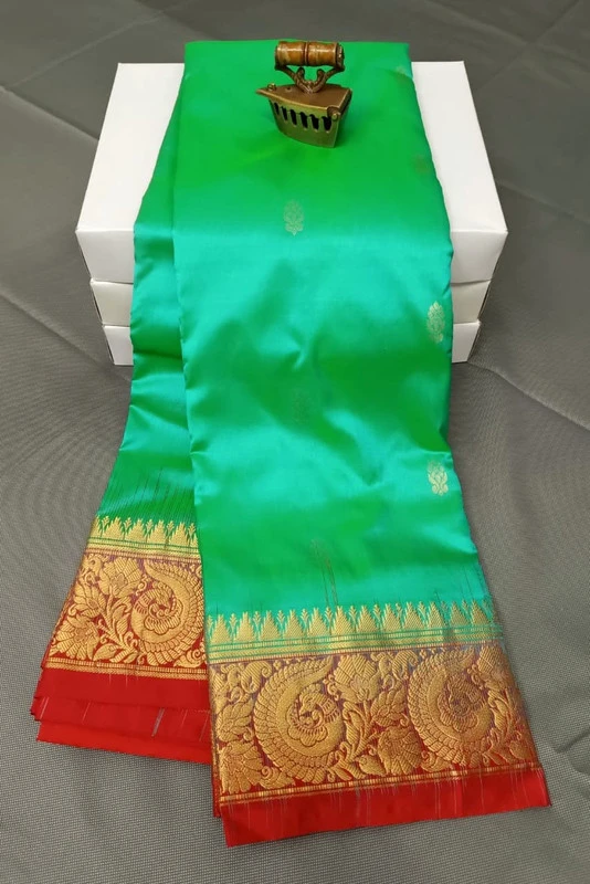 Emerald Green Red Border Exclusive Kanchipuram Silk Saree