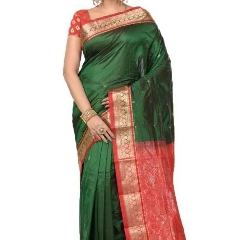 Milk White and Magenta Contrast Traditional Kanchipuram Pure Silk Saree
