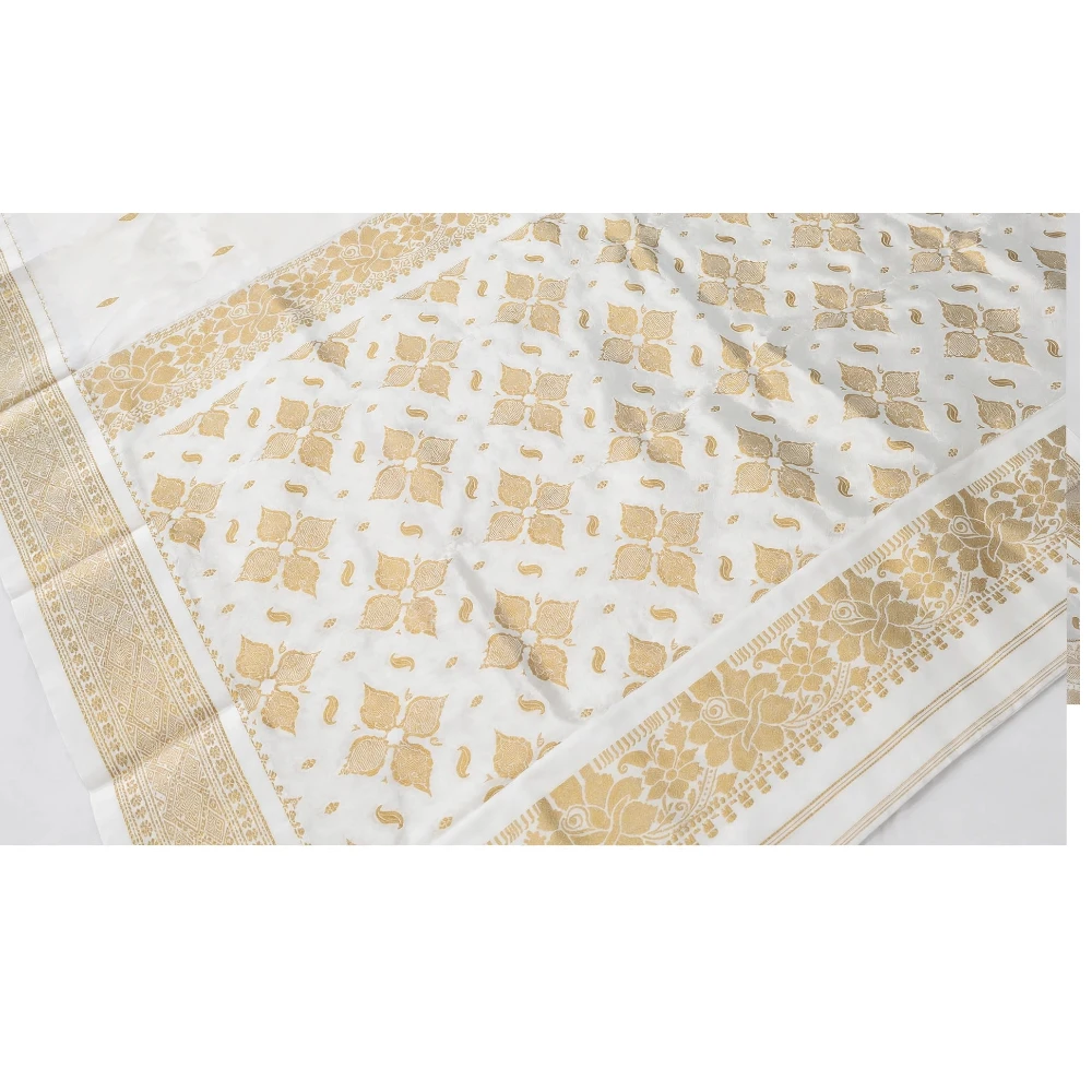 Marron with White Contrast traditional silk saree with zari border for festive and wedding occasions