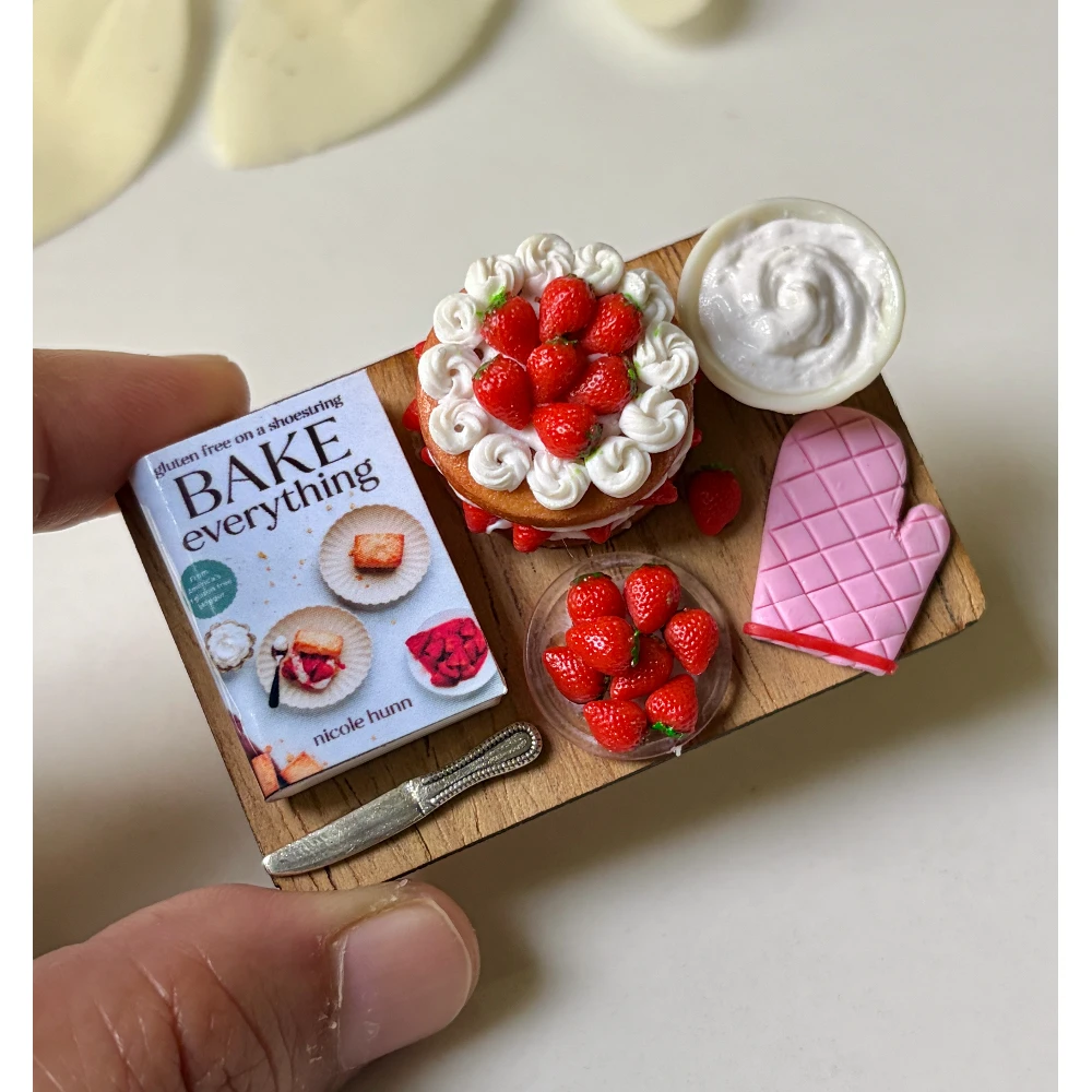 Miniature Strawberry Cake & Baking Tray Magnet,