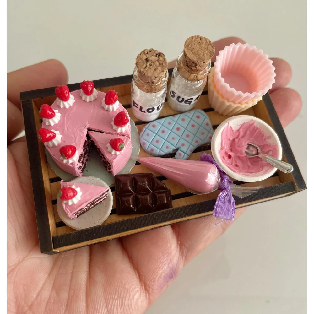 Miniature Strawberry Cake Platter Magnet