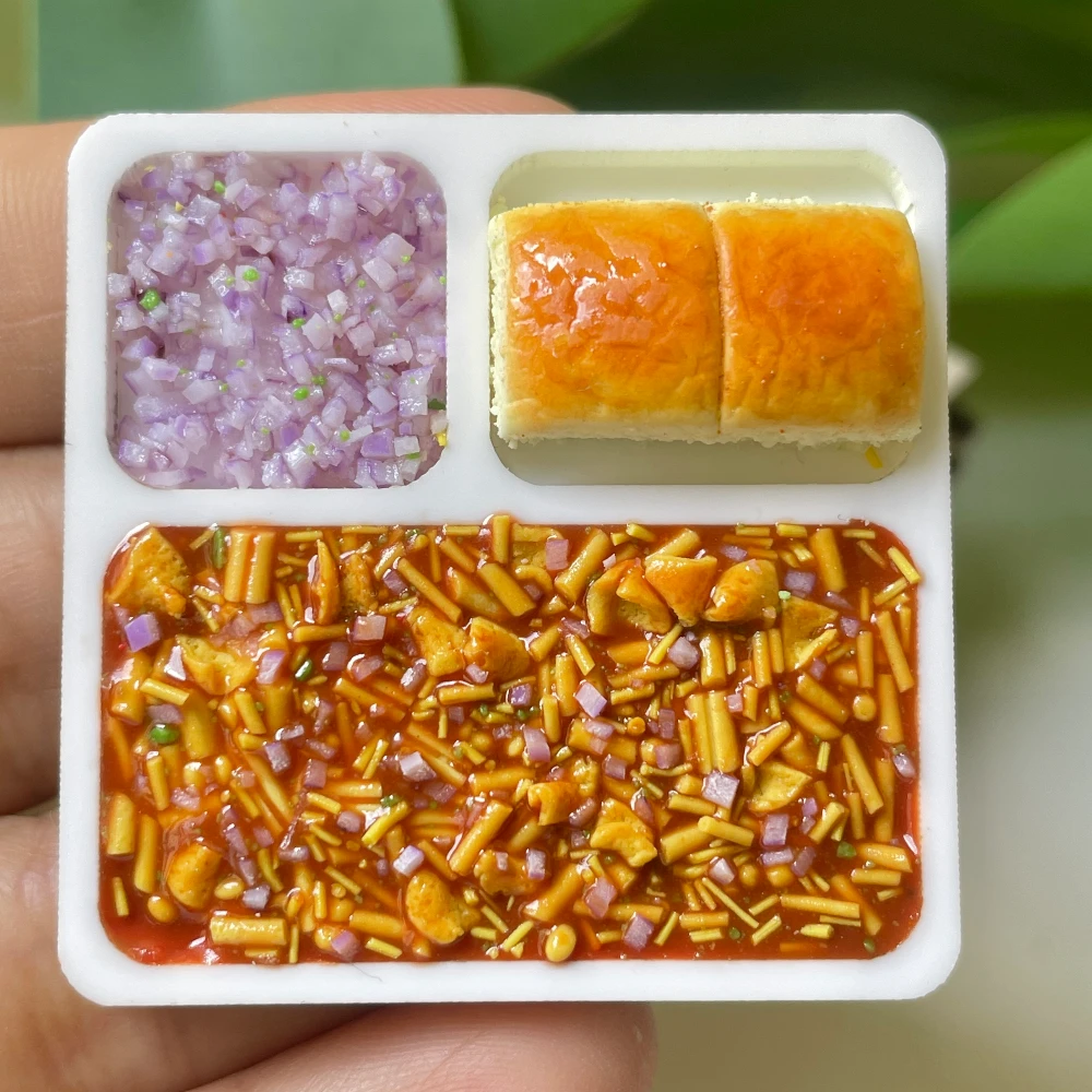 Mini Misal Pav Delight Platter Magnet