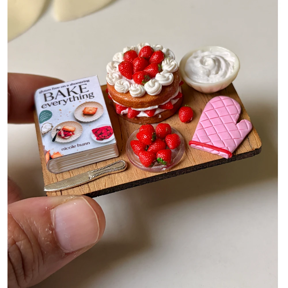 Miniature Strawberry Cake & Baking Tray Magnet,