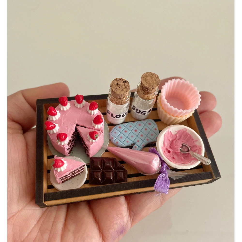Miniature Strawberry Cake Platter Magnet