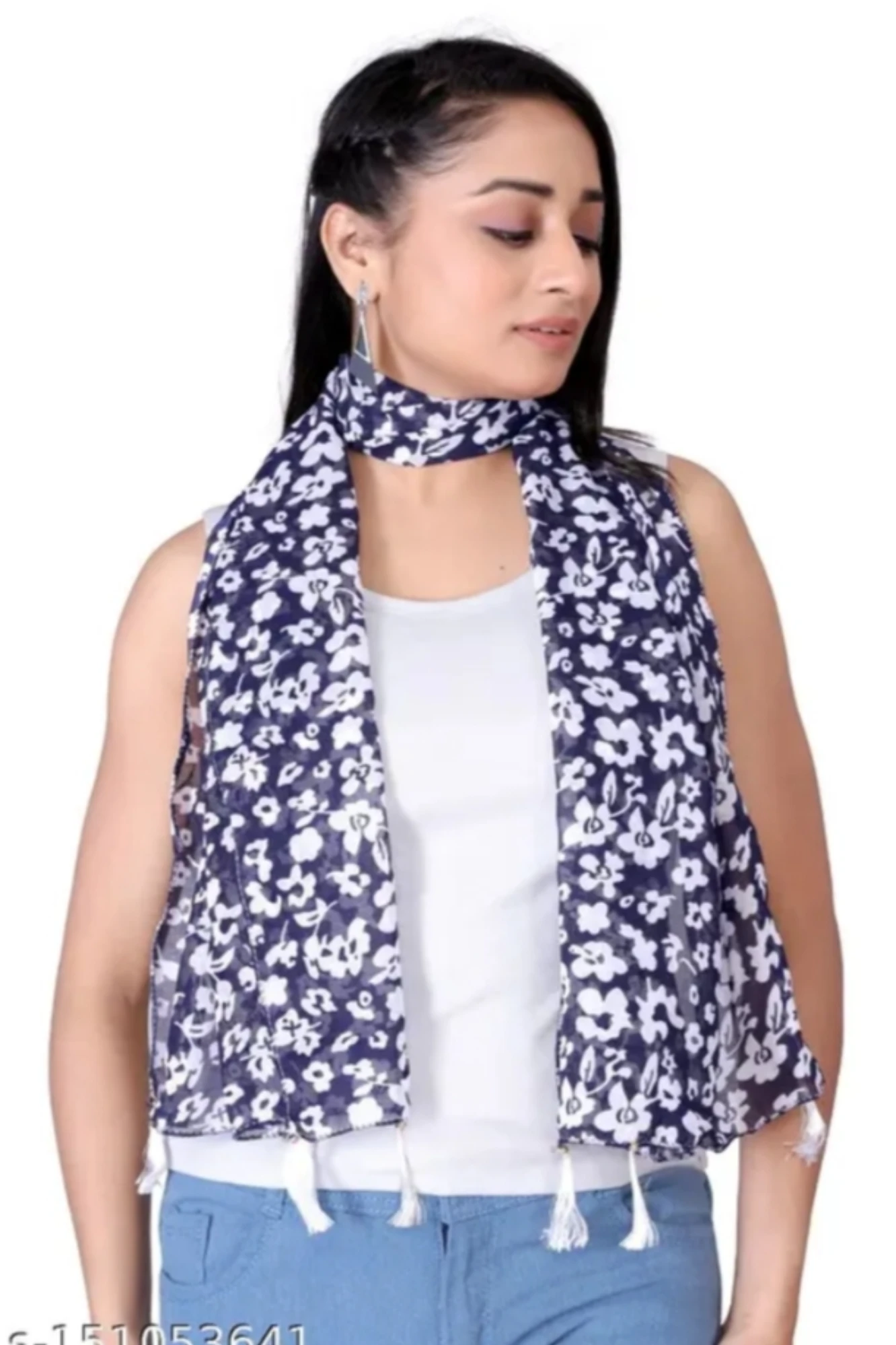 Girls trending scarf