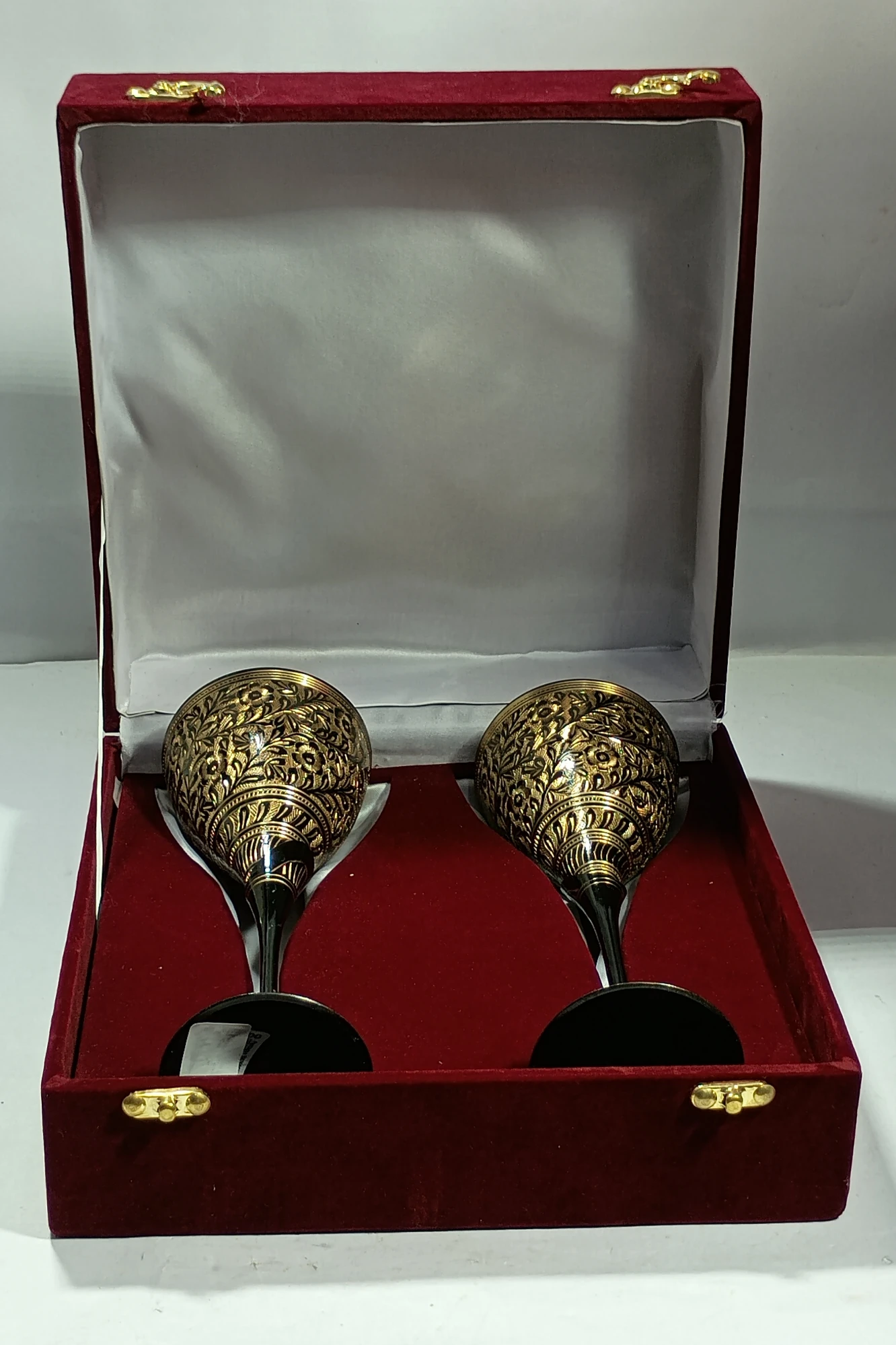 2GlassWine-8.5No-Z09500