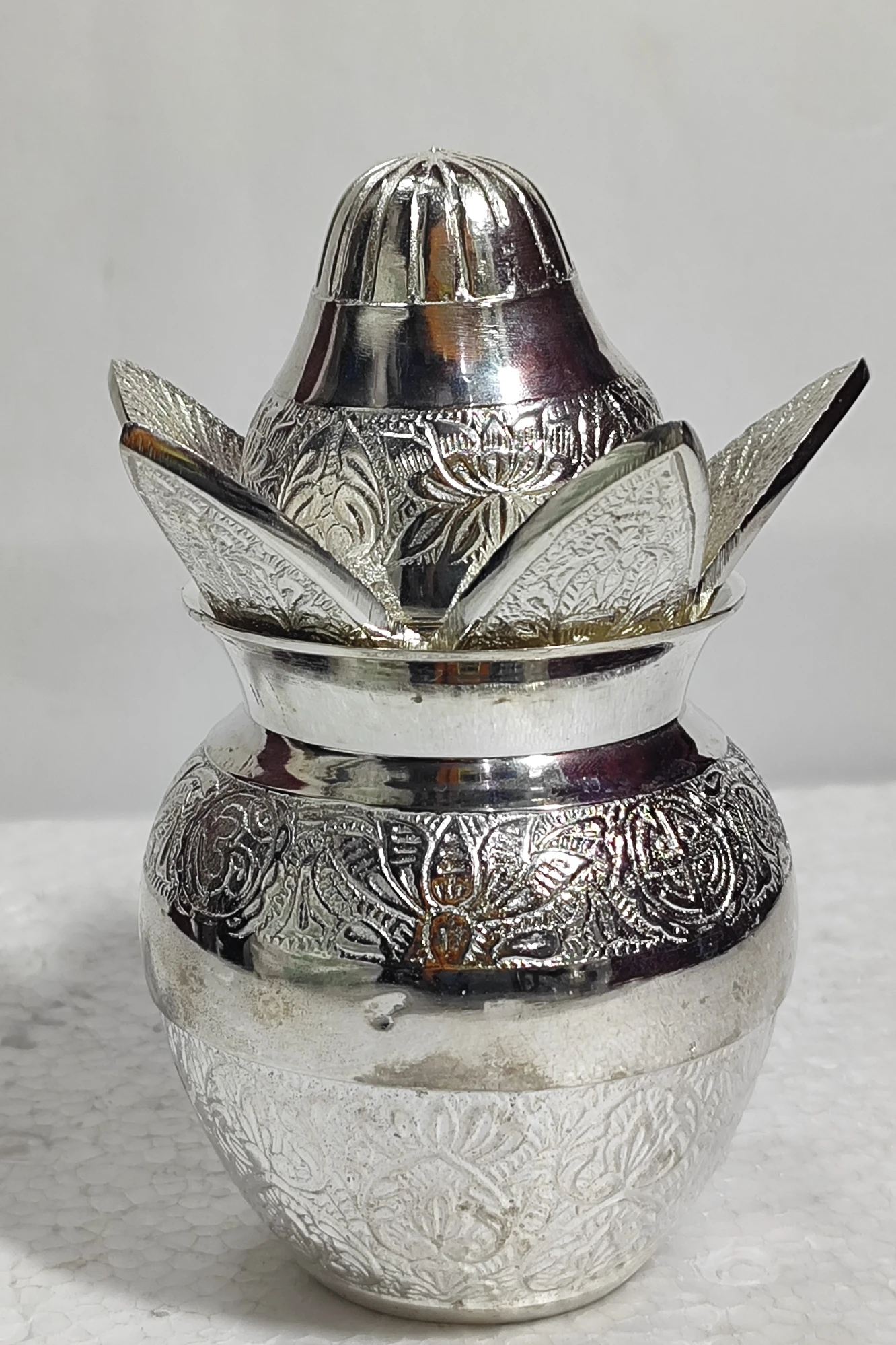 Kalash with Nariyal-7No-Z12660