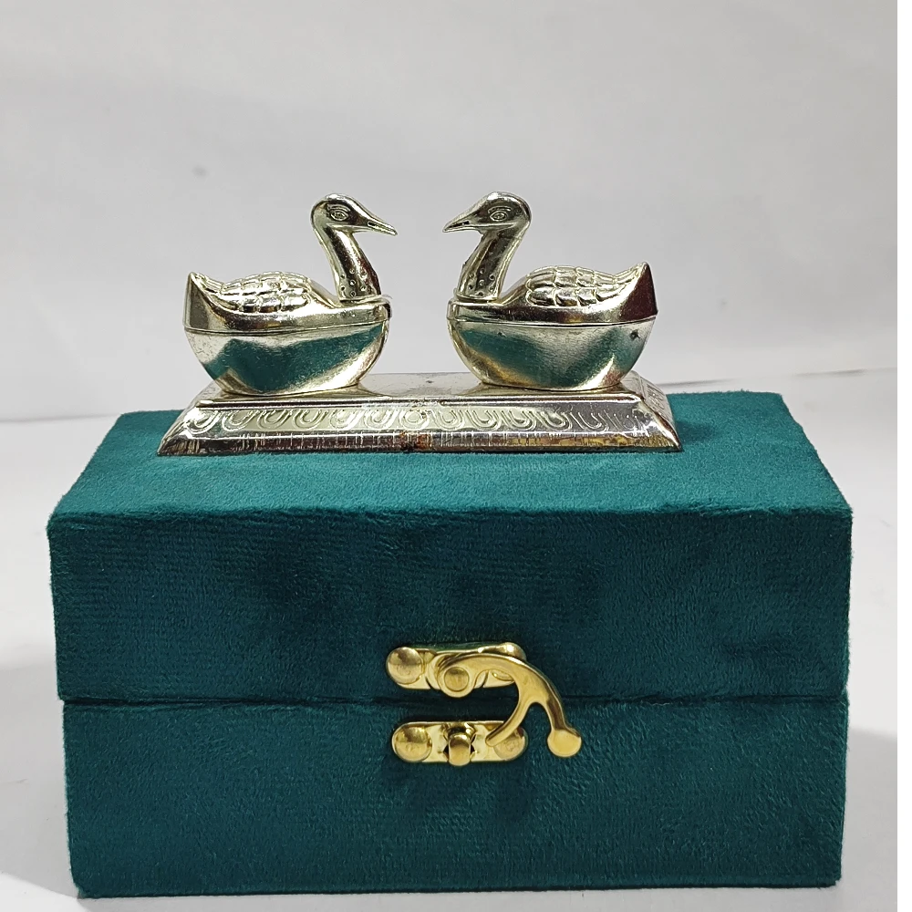 Chopra with two Duck-4.25Nno-Z11284