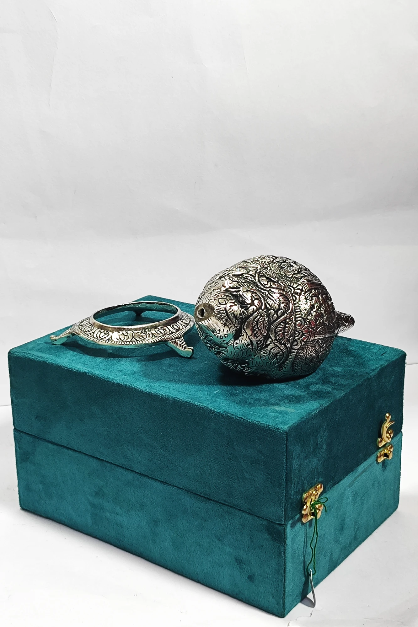 Shnak with Stand-5No-Z04470