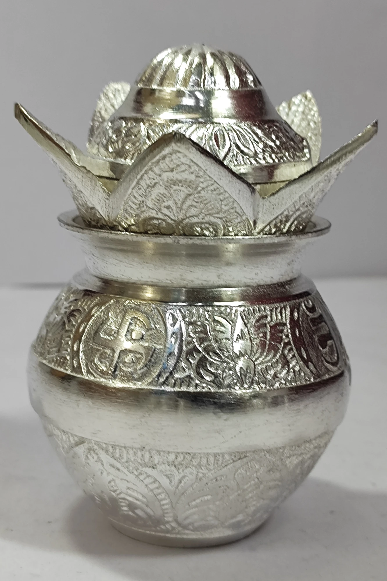 Lota with Nariyal-4.5No-Z13054