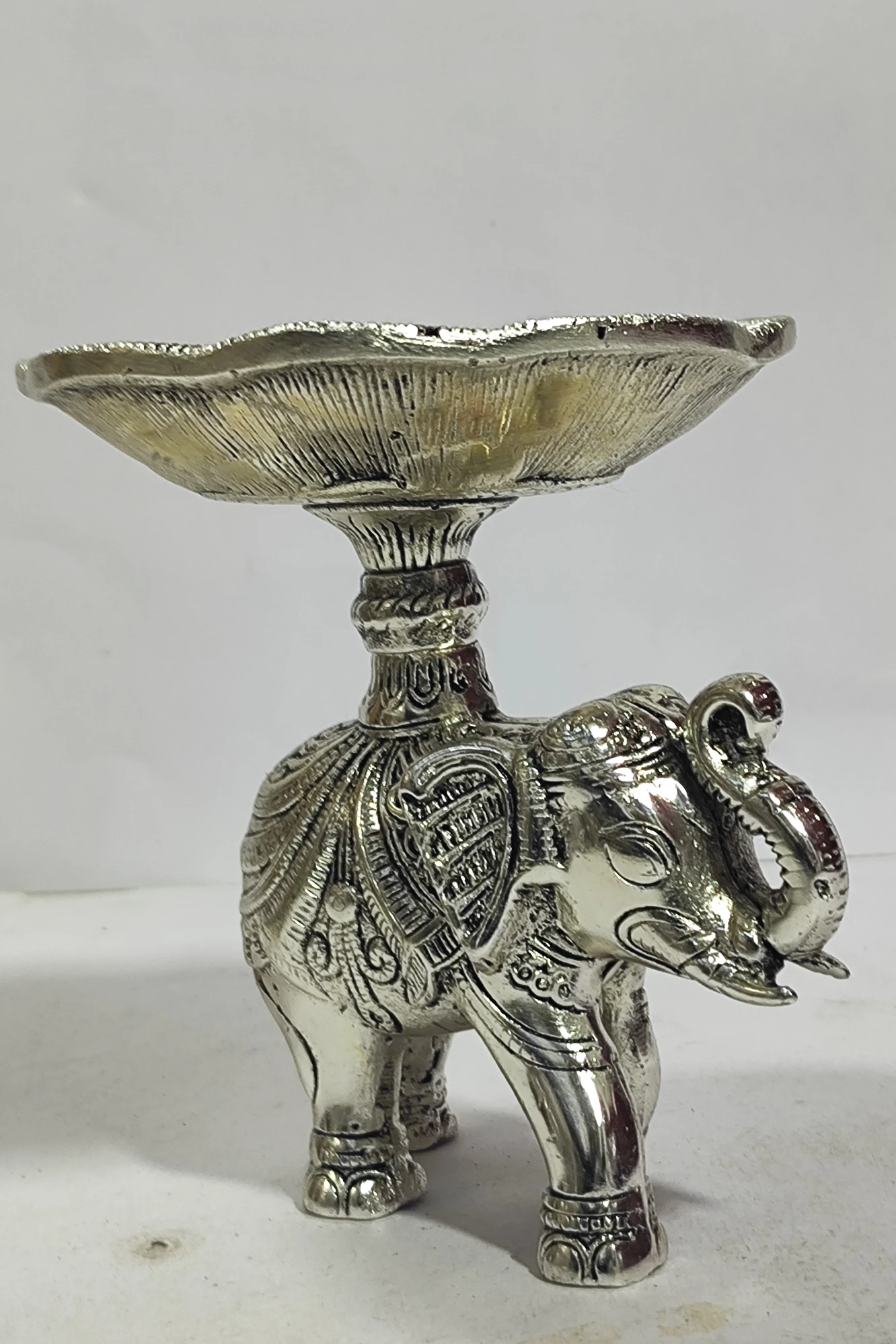 Elephant with Bowl-5.25No-Z12947