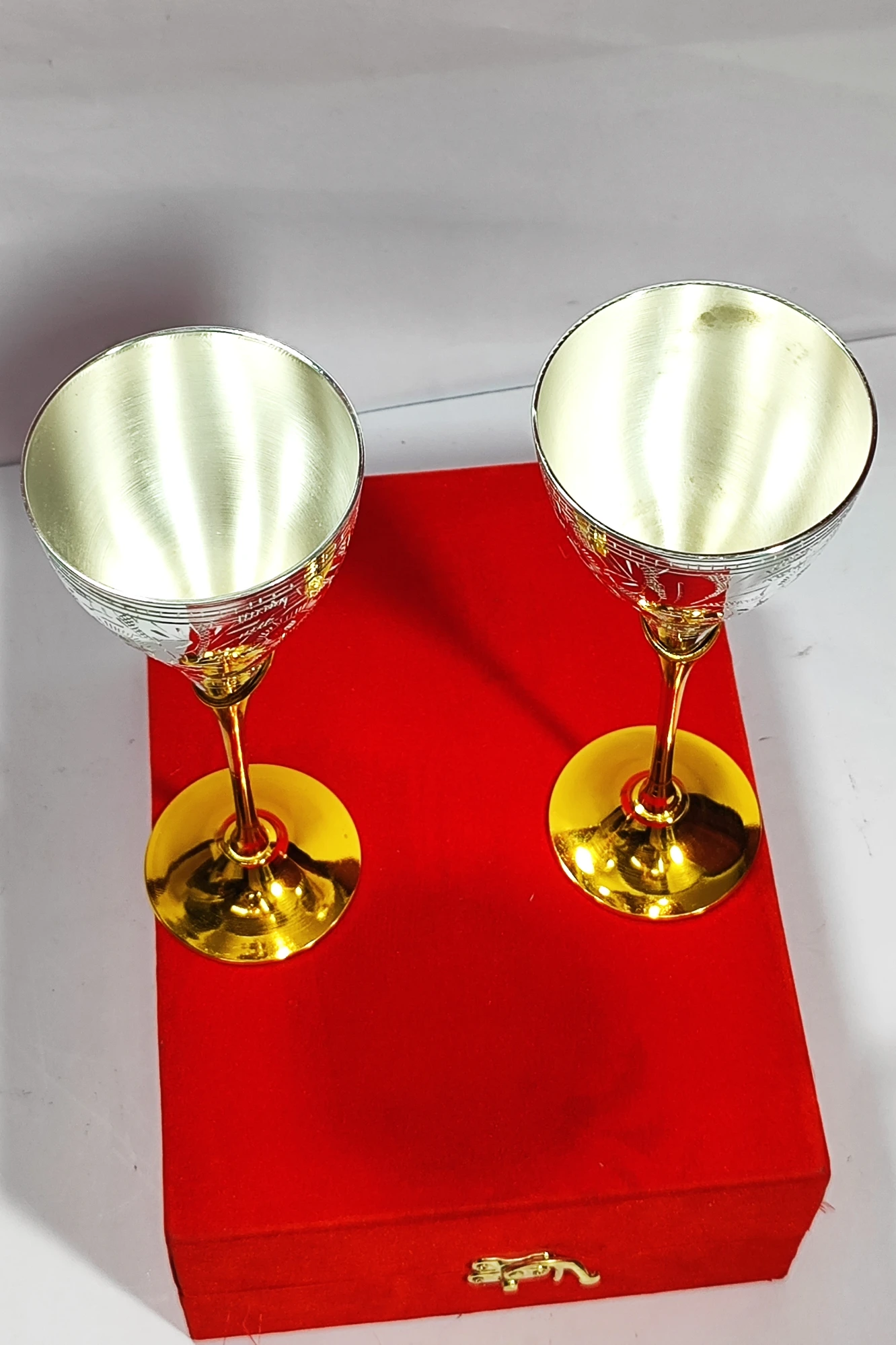 Two Wine Glass-8.75No-Z08508