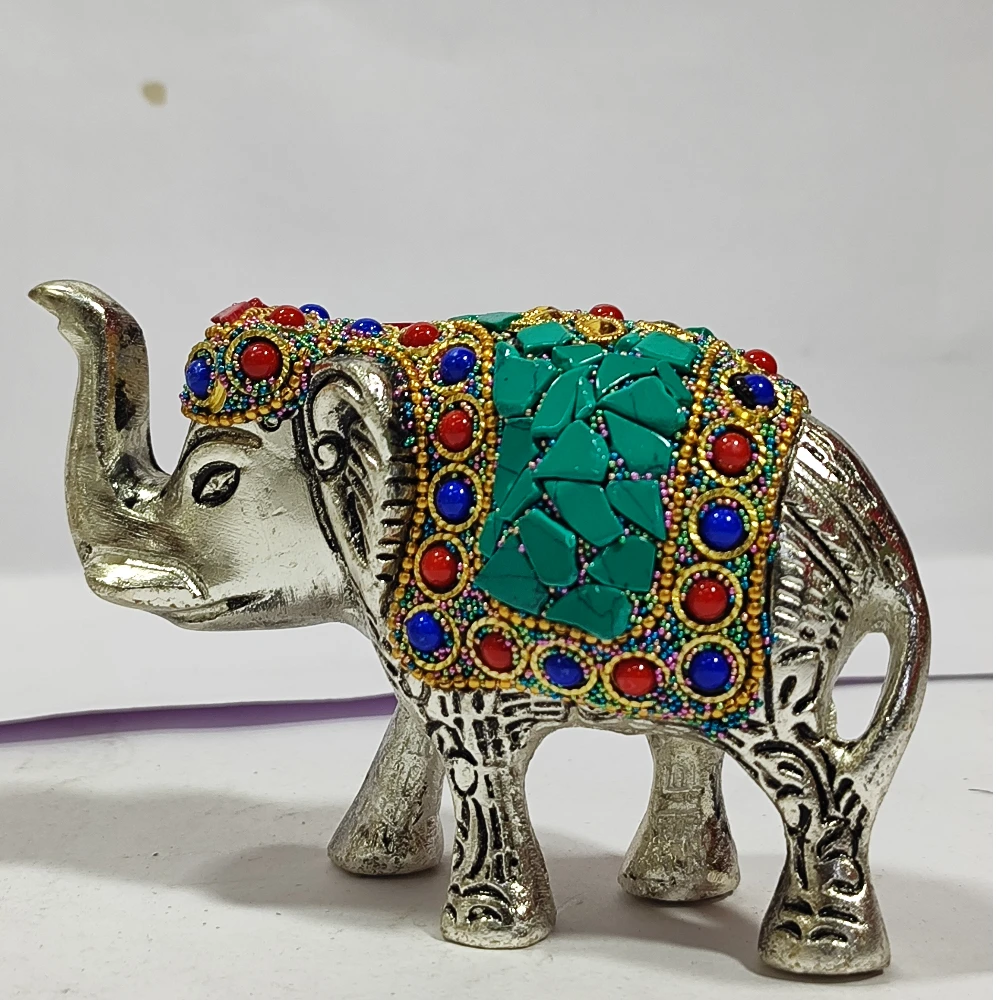 Elephant WIth Chip-3No-Z10322
