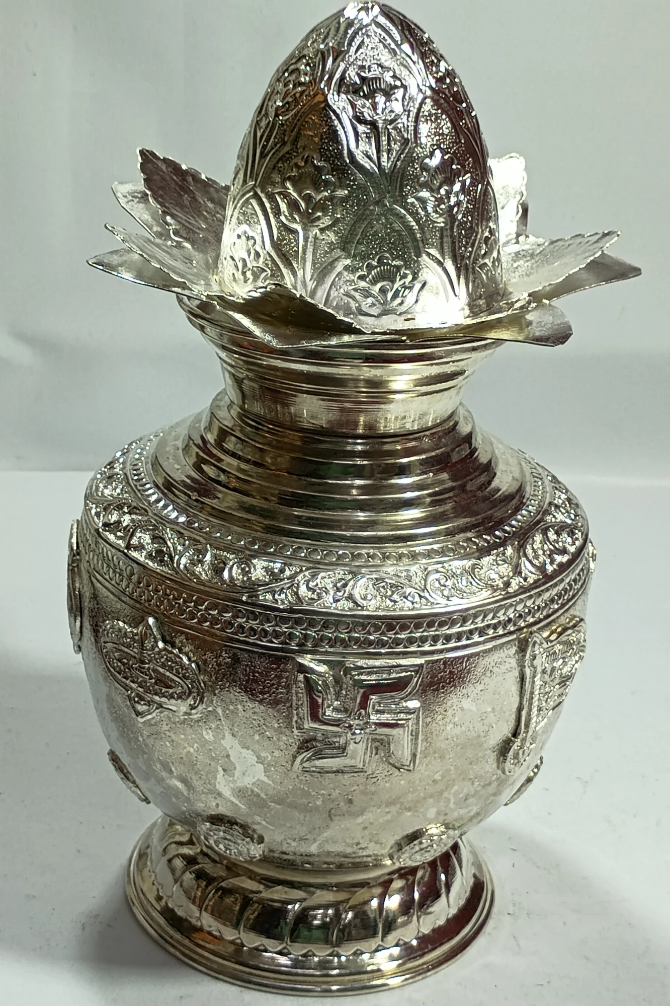 Kalash with Nariyal-12No-Z11794