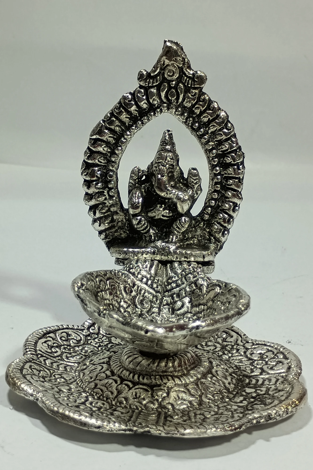 Hand diya with Ganesh-4.5No-Z12477