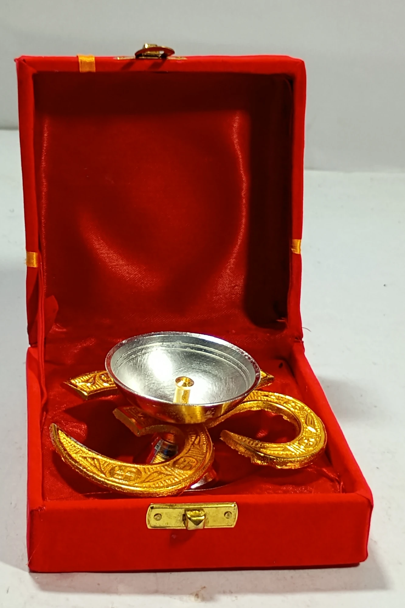 Om with Diya-2No-Z12251