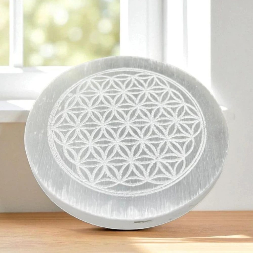 Agatesvibe Selenite Crystal Charging Plate – Engraved Sri Yantra Selenite Plate for Crystal Cleansing, Energy Recharging, & Pooja Rituals (Pack of 1) (: Sri Yantra, 4 Inch)