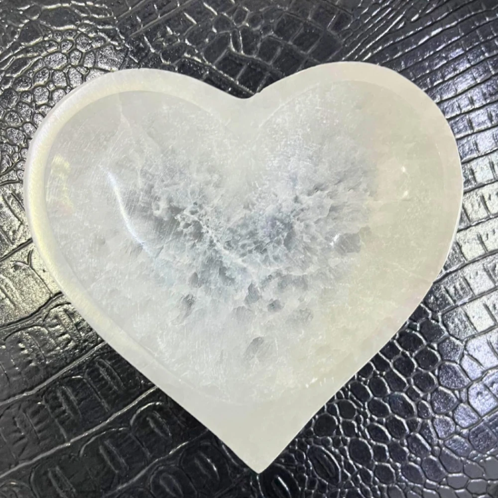 Agatesvibe 4 Inch Selenite Bowl | Hand-Carved Heart Shape Crystal Bowl | Selenite Charging Bowl for Cleansing, Charging & Smudging | Healing Stone Holder for Crystals, Decor & Gift (Pack of 1)