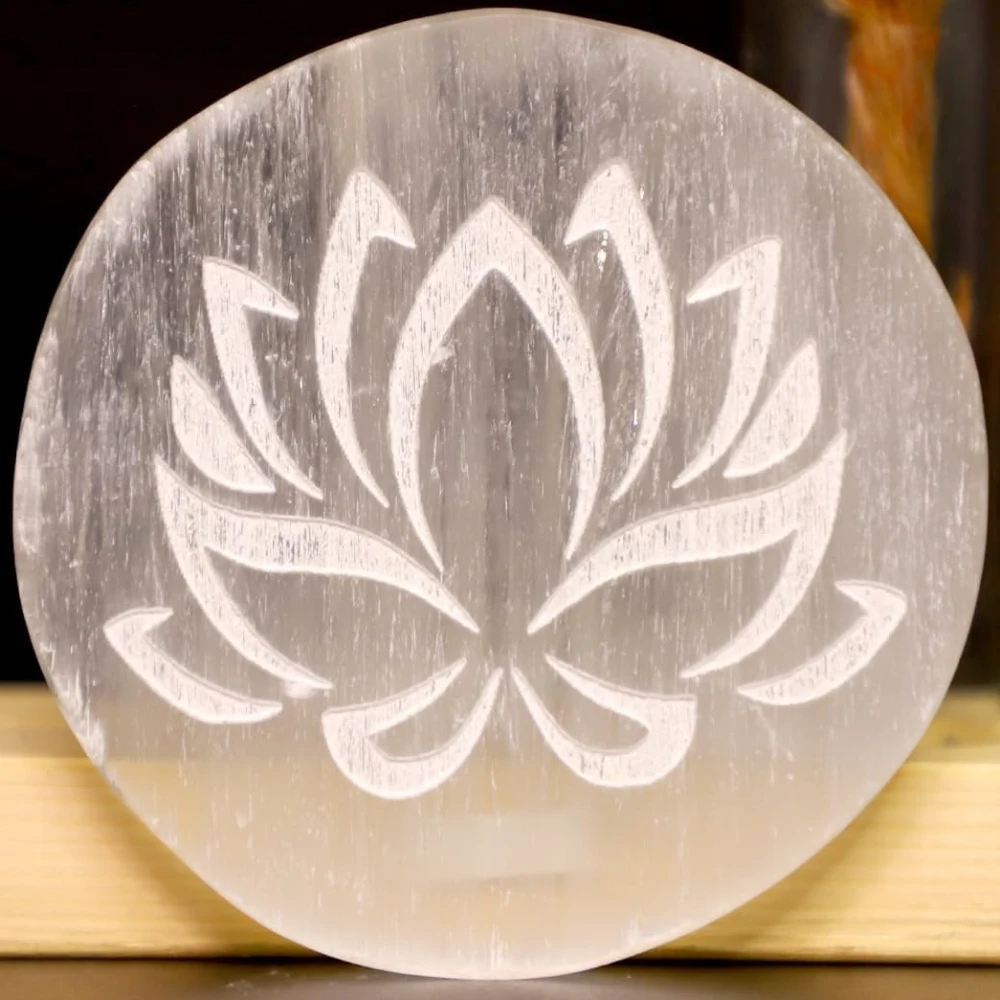 Agatesvibe Round Selenite Crystal Charging Plate - Natural Selenite Stone for Crystal Charging & Vastu (Flower)