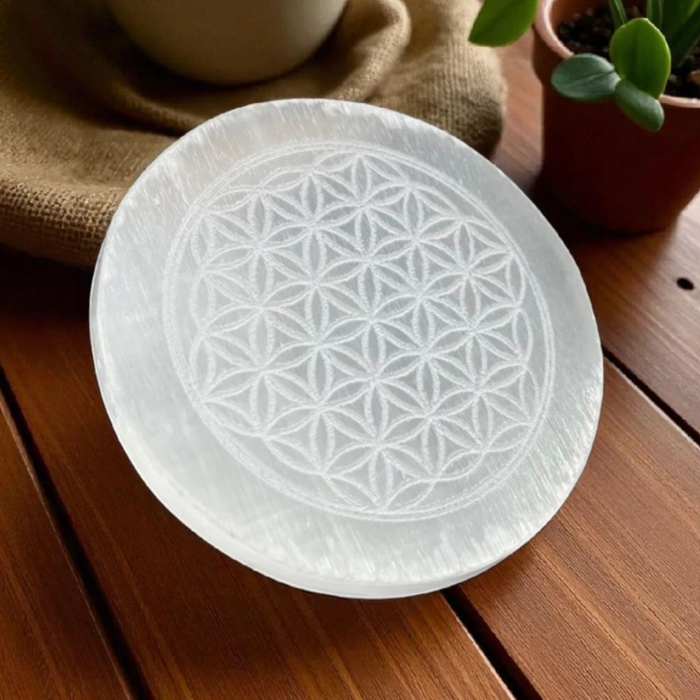 Agatesvibe Selenite Crystal Charging Plate – Engraved Sri Yantra Selenite Plate for Crystal Cleansing, Energy Recharging, & Pooja Rituals (Pack of 1) (Metatron Cube, 4 Inch)