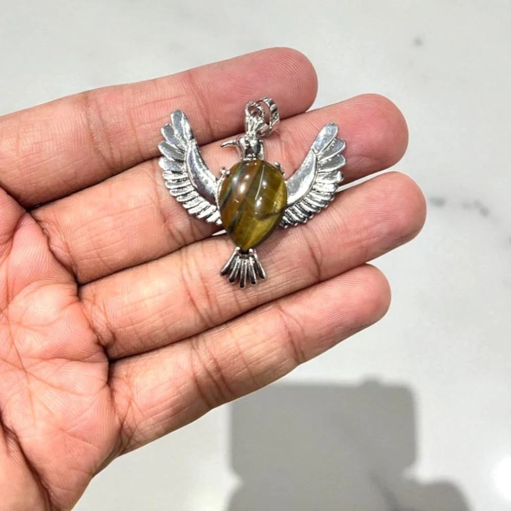 Agatesvibe Flying Eagle Pendant – Natural Quartz Crystal Necklace Jewelry for Men & Women | Energy Healing Amulet for Protection, Strength & Spiritual Power (Pack of 1)