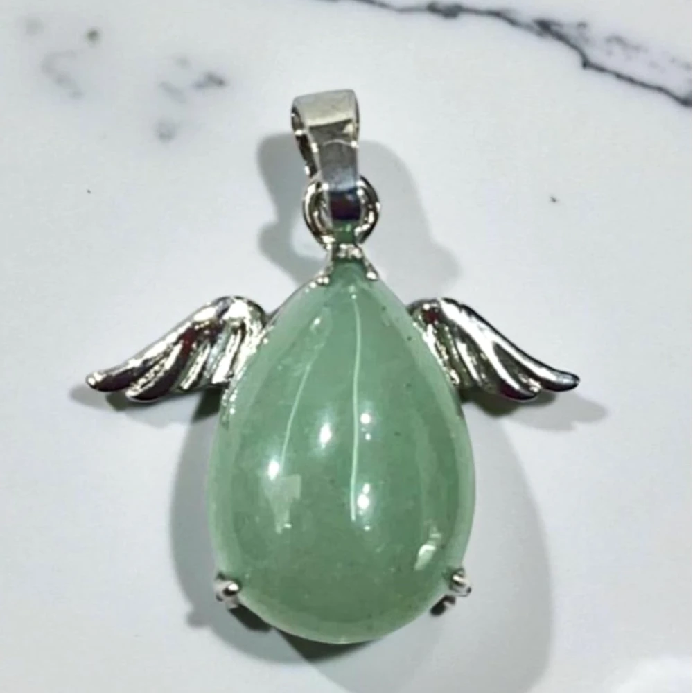 Agatesvibe Natural Green Tourmaline Angel Pendant – Handcrafted Crystal Healing Pendant for Reiki, Chakra Balancing & Spiritual Protection | Healing Stone Locket for Men & Women with Metal Chain (Pack of 1)