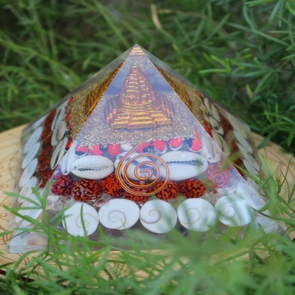 Agatesvibe Crystal Gomati Chakra Laxmi Pyramid for Home and Office – Featuring Rudraksha, Shree Yantra, Kauri, and Ratti for Vastu, Wealth, Good Luck, and Prosperity | 80-90 mm (Pack of 1)