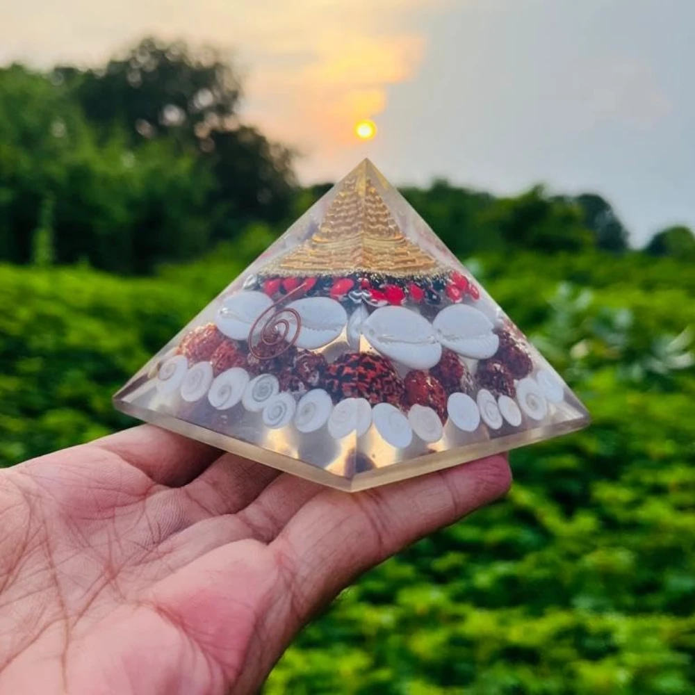 Agatesvibe Crystal Gomati Chakra Laxmi Pyramid for Home and Office – Featuring Rudraksha, Shree Yantra, Kauri, and Ratti for Vastu, Wealth, Good Luck, and Prosperity | 80-90 mm (Pack of 1)