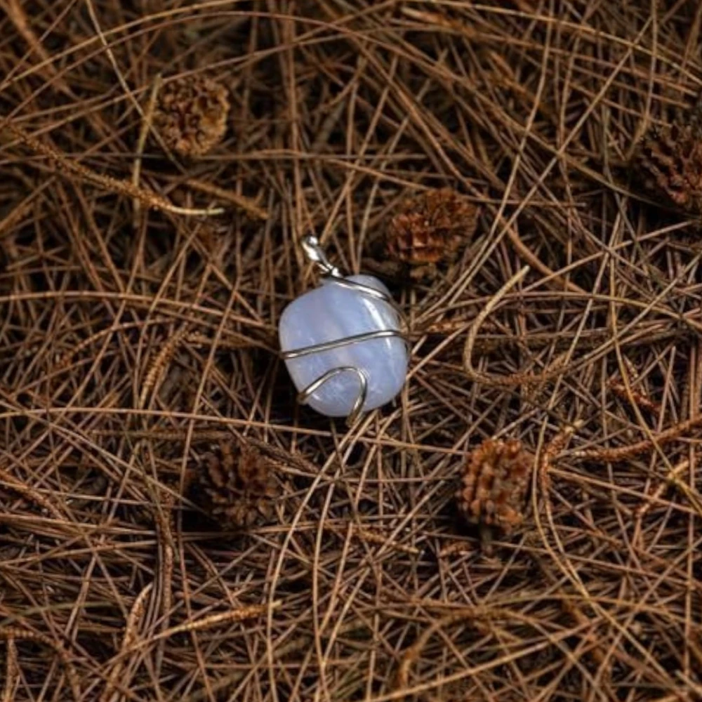 Agatesvibe Healing Crystal Pendant Necklace for Women – Handmade Jewelry with Ethically Sourced Genuine Crystals & Healing Stones (Pack of 1) (Blue Lace Agate)