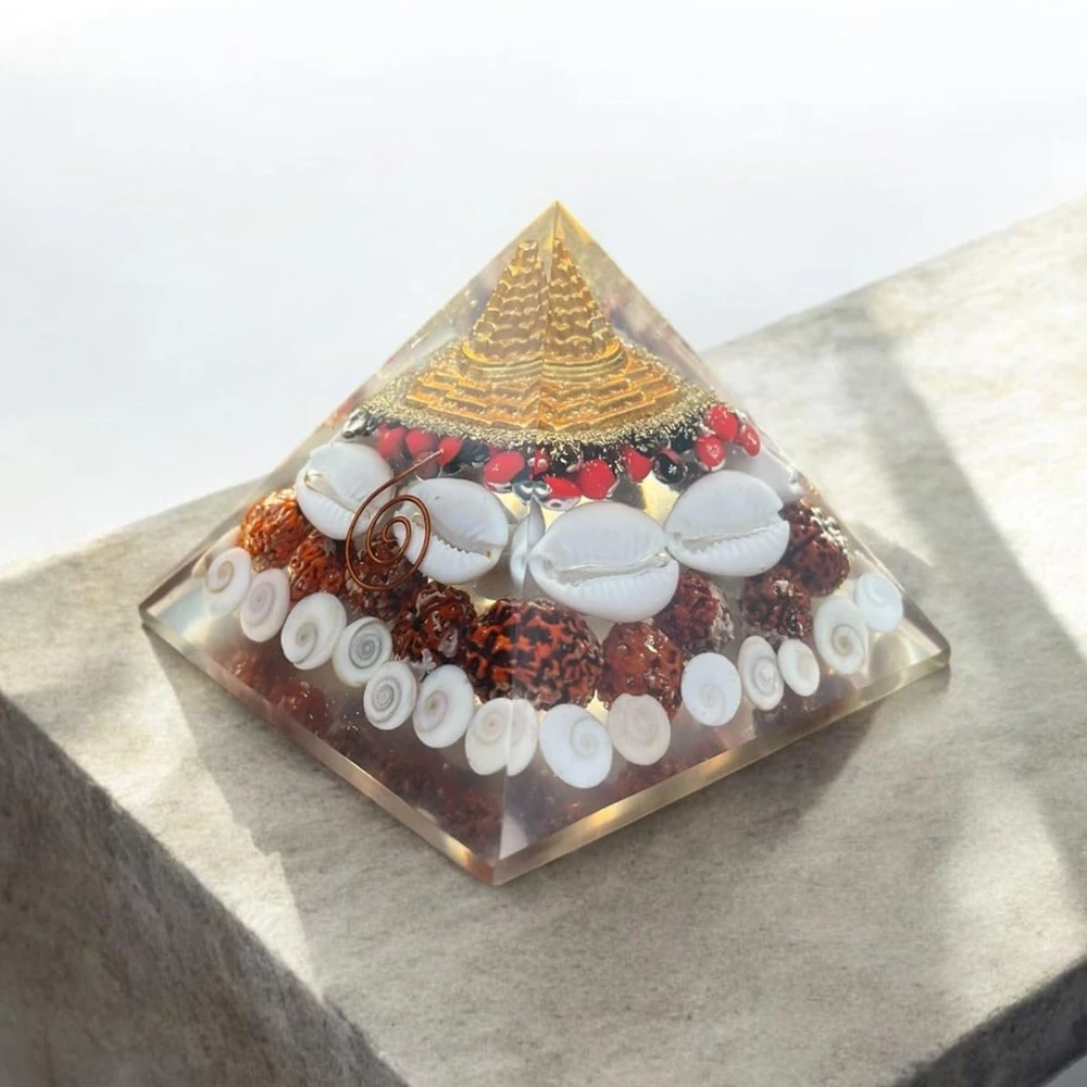 Agatesvibe Crystal Gomati Chakra Laxmi Pyramid for Home and Office – Featuring Rudraksha, Shree Yantra, Kauri, and Ratti for Vastu, Wealth, Good Luck, and Prosperity | 80-90 mm (Pack of 1)