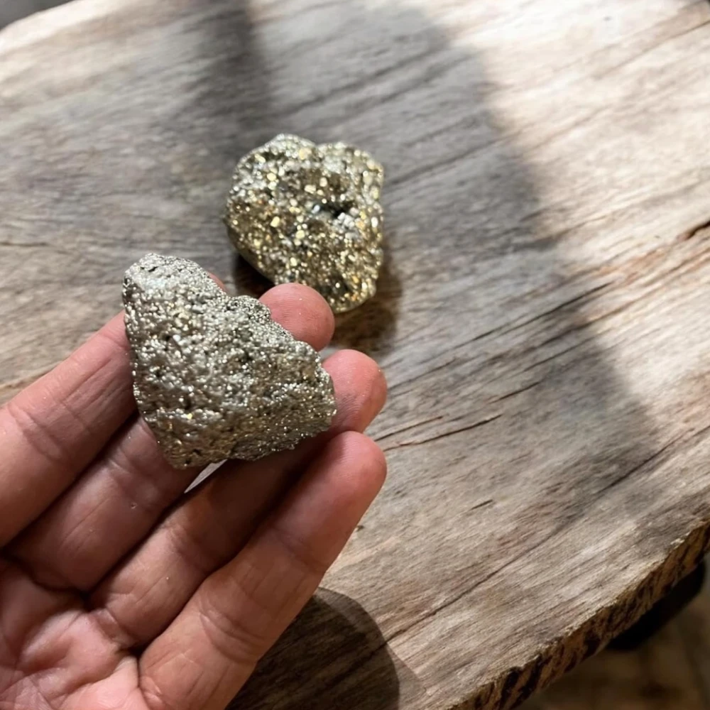 AgatesVibe Pyrite Stone Original Stone and Bracelet for Vastu/Working Table Décor | Wealth and Business Luck | Enhanced Willpower and Manifestation