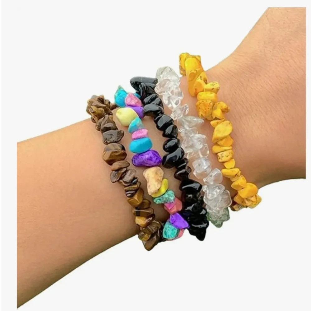 Agatesvibe Crystals Stretch Bracelet Irregular Beads Stretch Healing Crystals Chips Natural Gemstone for Women Jewelry Reiki Meditation (Pack of 1) (Clear Quartz)